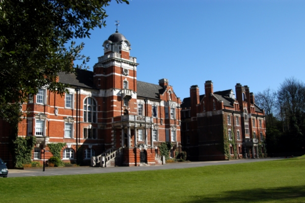 UNIVERSITY OF GREENWICH MEDWAY CAMPUS - GRANDE LONDRA CHATHAM